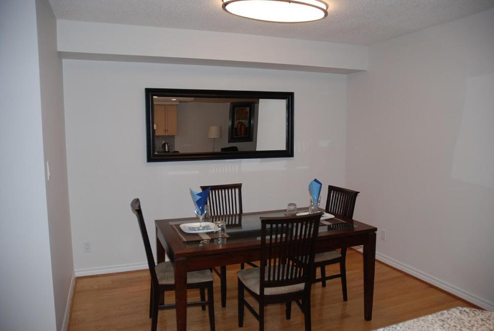 Toronto Luxury Accommodations - Qwest Luaran gambar