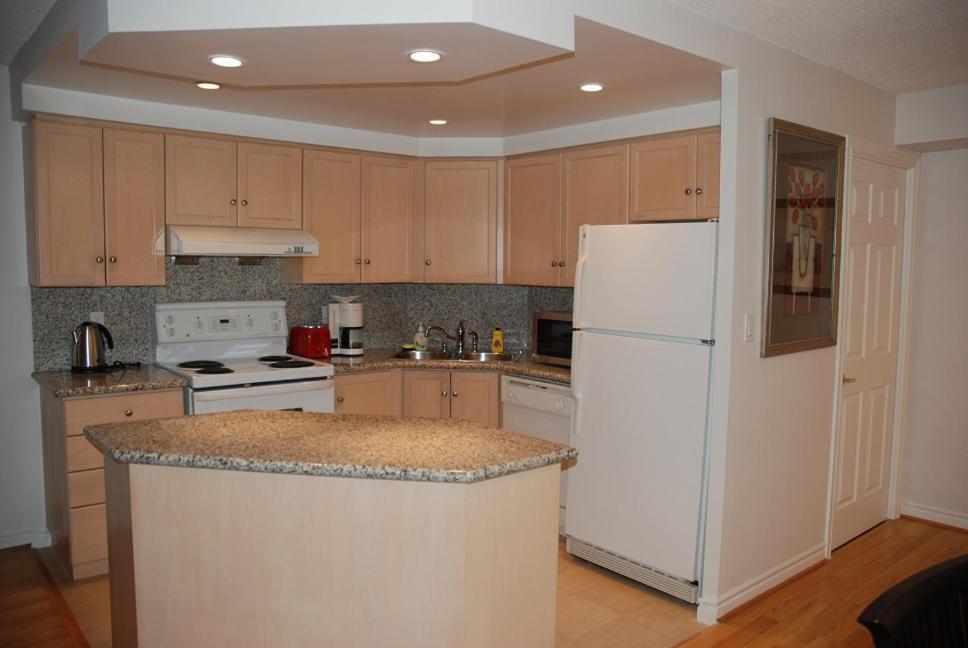 Toronto Luxury Accommodations - Qwest Luaran gambar