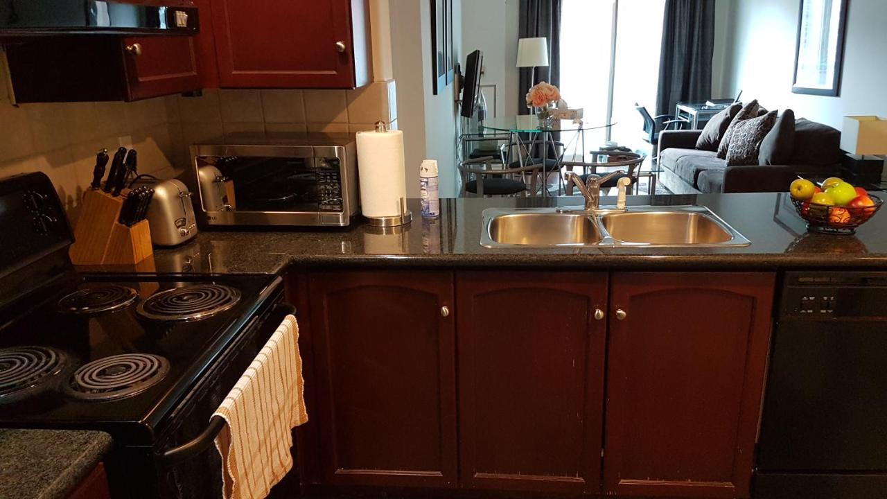 Toronto Luxury Accommodations - Qwest Luaran gambar