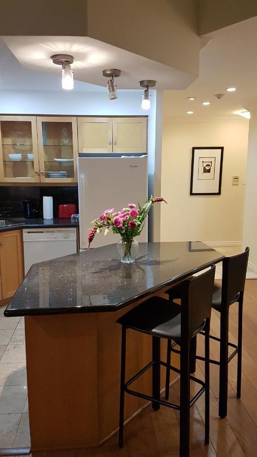 Toronto Luxury Accommodations - Qwest Luaran gambar