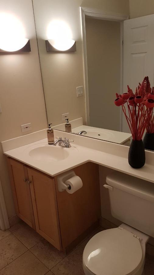 Toronto Luxury Accommodations - Qwest Luaran gambar
