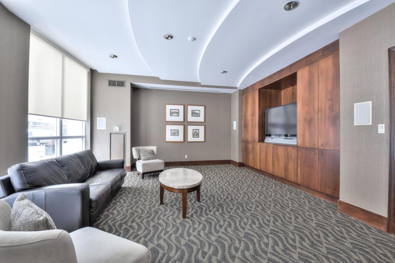 Toronto Luxury Accommodations - Qwest Luaran gambar