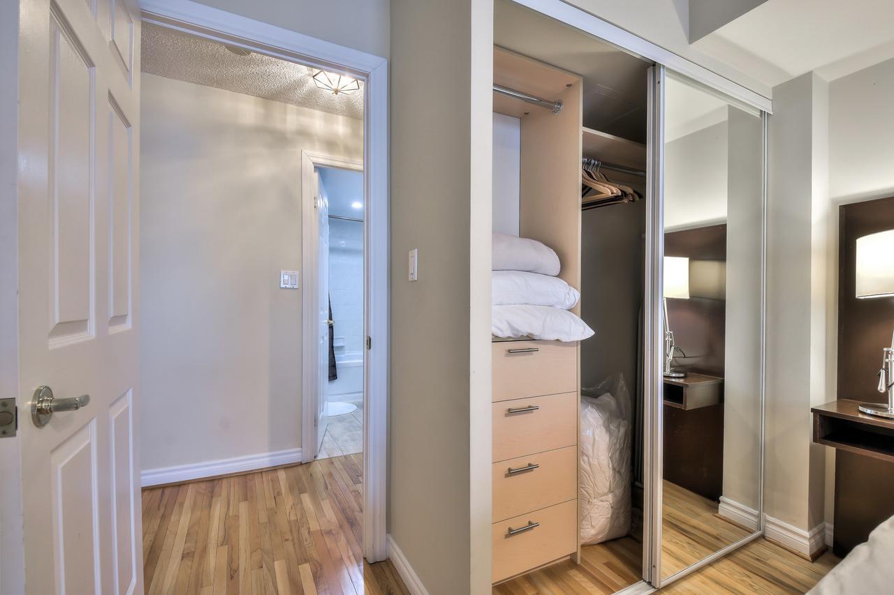 Toronto Luxury Accommodations - Qwest Luaran gambar