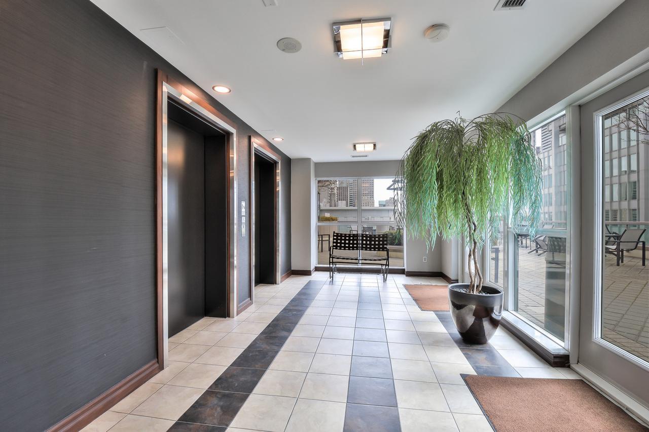 Toronto Luxury Accommodations - Qwest Luaran gambar