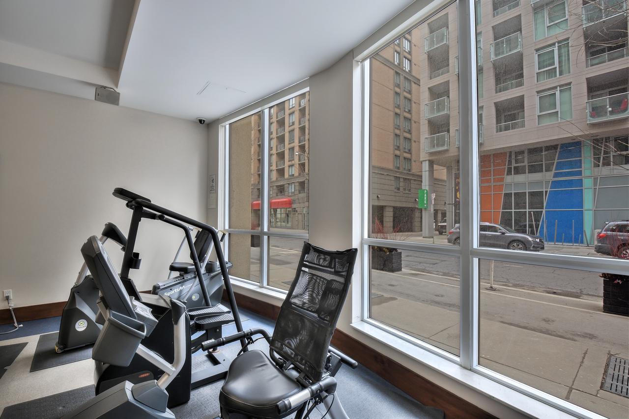 Toronto Luxury Accommodations - Qwest Luaran gambar