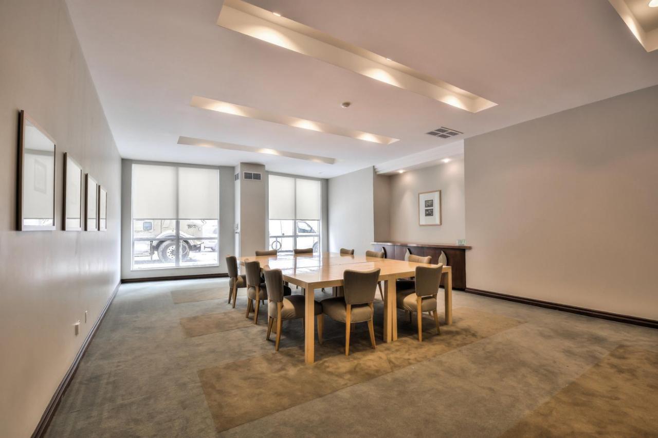Toronto Luxury Accommodations - Qwest Luaran gambar