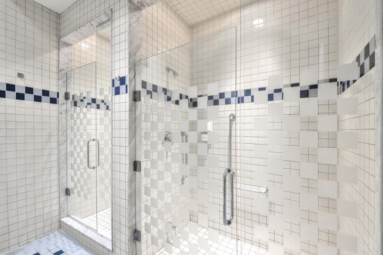 Toronto Luxury Accommodations - Qwest Luaran gambar