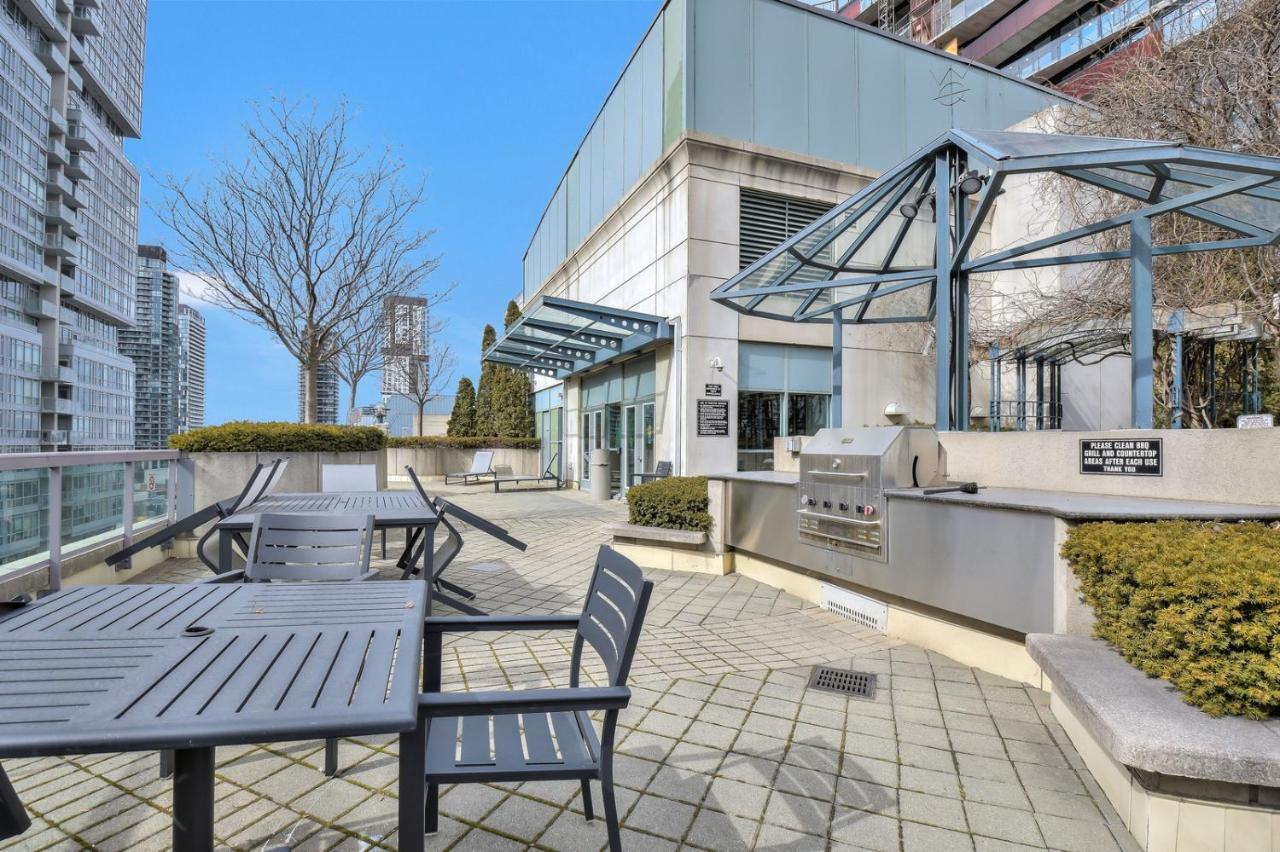Toronto Luxury Accommodations - Qwest Luaran gambar