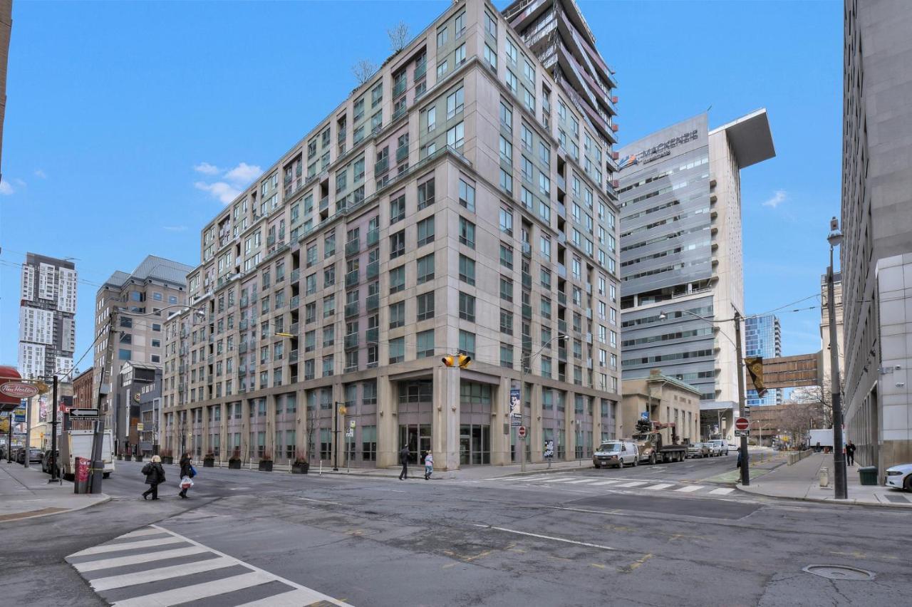 Toronto Luxury Accommodations - Qwest Luaran gambar